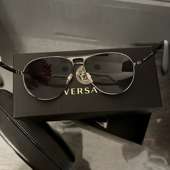 Versace Occhiale Metallo Sunglasses - Picture 8 of 12
